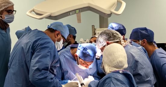 جراحة نادرة تُنقذ مريض اختناق بمستشفيات جامعة قناة السويس