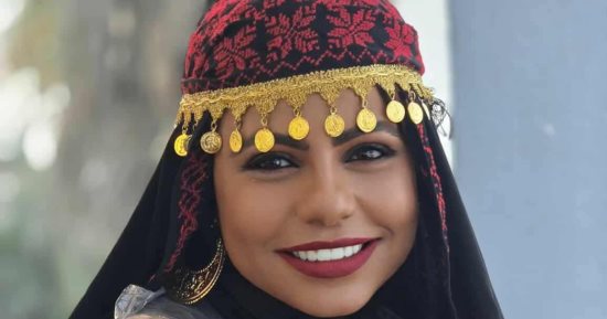 رسالة صورة وهوية مصرية.. فتاة أسوانية تروج للتراث من خلال الزى الفلكلورى.. «الجرجار النوبى والتوب البدوى والدشدش والبرقع» أبرز الملابس النسائية.. إسراء: هدفى إحياء الحرف التقليدية ودعم الاقتصاد المحلى.. صور