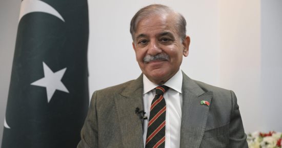 رئيس وزراء باكستان يؤكد لبزشكيان أمله التوصل لاتفاق سلام بين واشنطن وطهران