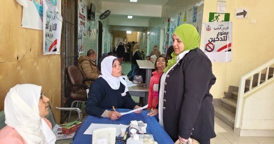 قافلة طبية لتقديم خدمات الكشف والعلاج مجانًا بقرية البرغوثى فى العياط.. صور
