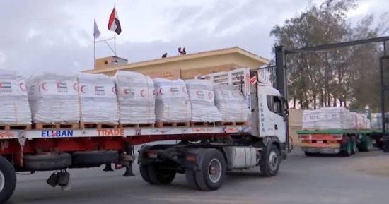 قافلة زاد العزة الـ156 تدخل إلى الفلسطينيين في قطاع غزة