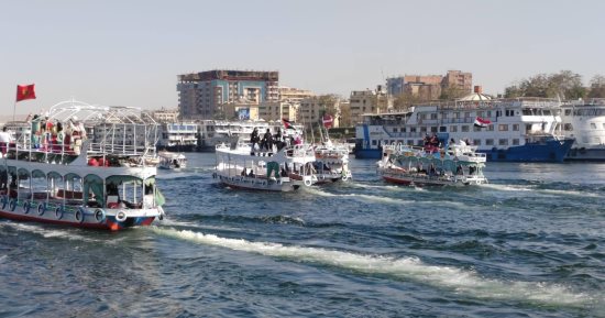 14 فرقة فنون دولية ومحلية تقدم ديفيله استعراضى بالمراكب النيلية فى أسوان