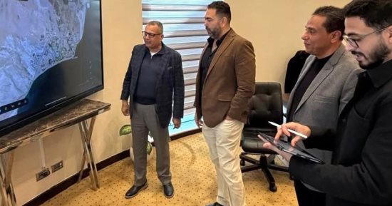 محافظ جنوب سيناء يناقش فرص الاستثمار والحفاظ على البيئة بمدينة دهب