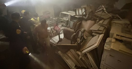 إخماد حريق اندلع داخل مخزن فى مصر القديمة          