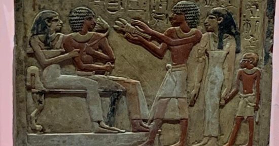 زواج برباط فرعونى.. متحف آثار الغردقة يخلد الحياة الأسرية فى مصر القديمة بإطلالة فريدة.. منحوتات ورسوم تعبر عن التماسك العائلى عبر العصور.. والثالوث المقدس يرسخ الترابط بين أفراد الأسرة بعقيدة الحياة الأبدية
