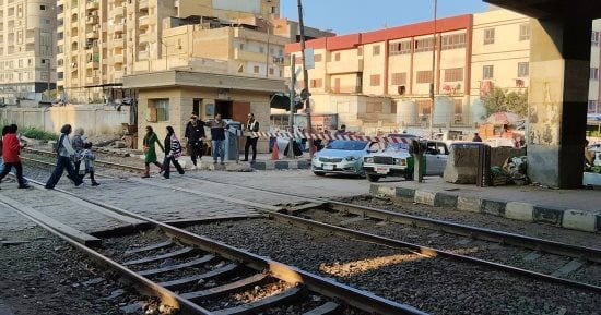 النقل تدعو للتوعية بمخاطر السلوكيات الخاظئة على السكك الحديدية