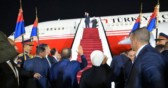 السيدة انتصار السيسى تنشر صورًا رفقة الرئيس السيسي خلال توديع أردوغان وقرينته
