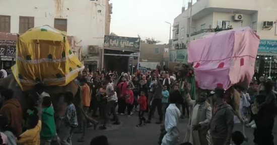 هنا ملتقى الحضارات.. أهالى القصير ينفردون باحتفالات خاصة فى ليلة النصف من شعبان.. الهوادج والجمال تجوب أزقة المدينة العتيقة.. وطقوس متوارثة تمنح الميناء العتيق طبيعة خاصة.. وذكرى مرور كسوة الكعبة فرحة كل عام