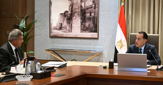 رئيس الوزراء يتلقى التقرير النهائى للجنة تطوير الإعلام المصرى