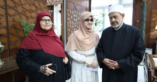 شيخ الأزهر يستقبل الطالبة الكفيفة مريم حافظة كتاب الله ويوجّه بتبنى موهبتها