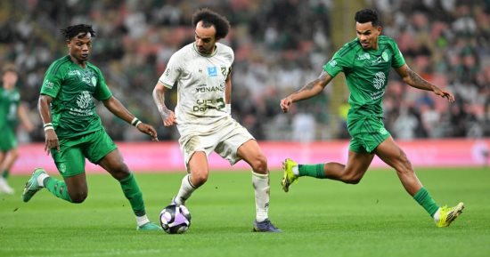 الأهلي يتخطى الحزم بثنائية ويرتقى لوصافة الدورى السعودى مؤقتا