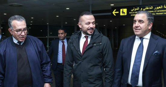 مندوب شبيبة القبائل يستقبل بعثة الأهلي في مطار بومدين بالجزائر