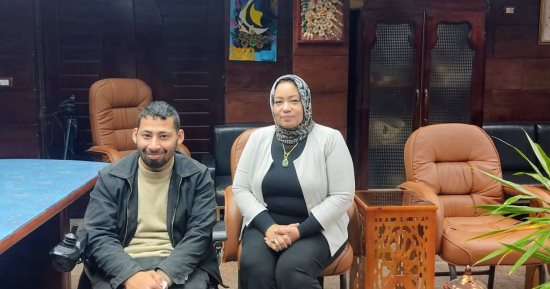 مديرة تعليم جنوب سيناء تحتفى ببطل السباحة يوسف جلال من «فرسان الإرادة»
