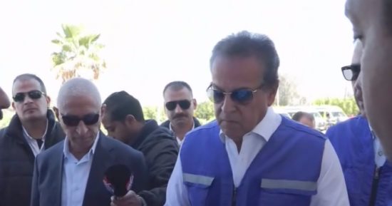 وزير الصحة يتفقد الخدمات الطبية للمصابين الفلسطينيين بمعبر رفح