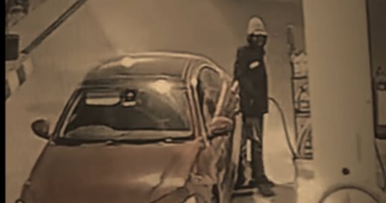 ما دفعش الحساب..  فكانت الطوبة هي الحل .. فيديو 