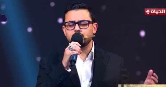 دولة التلاوة.. المنشد مصطفى عاطف يبدأ الحلقة الـ25 بـ زدنى بفرط الحب فيك تحيرا