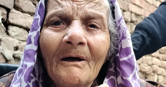 عرض سيدة مسنة تعرضت للتعدي من قبل ابنتها على لجنة طبية بالشرقية