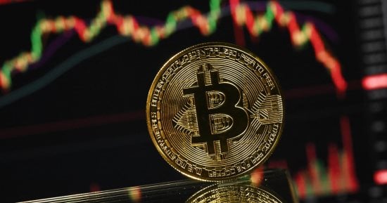 بيتكوين تتراجع مع ترقب الفائدة الأمريكية واستمرار التوترات بين واشنطن وطهران