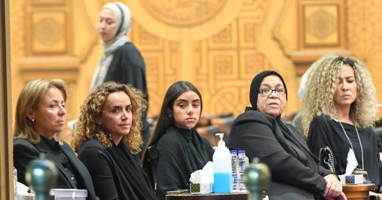 أحمد داوود يساند زوجته علا رشدى فى عزاء والدها