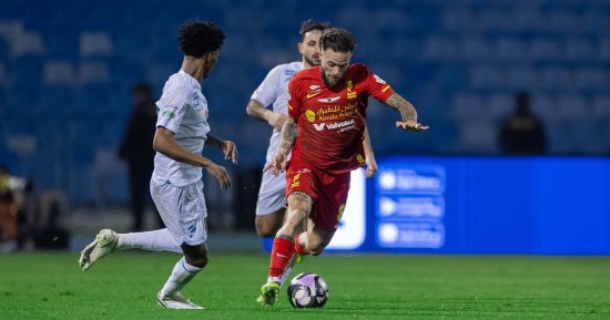التعادل يحسم موقعة القادسية ضد الفتح في الدوري السعودي