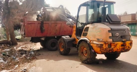 رفع 215 طن قمامة ومخلفات خلال حملات نظافة فى مركز ومدينة العياط