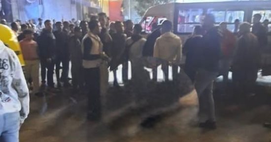 كان يصلح الإطار.. مصرع عامل أسفل عجلات سيارة نقل بالإسكندرية