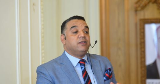 إيهاب أبو زيد: استخدام الذكاء الاصطناعى بشرط بقاء الكاتب مؤلف لا مشغل أداة