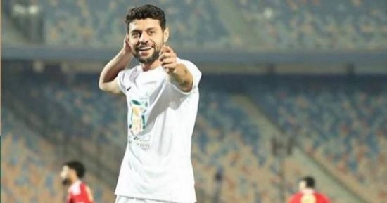 أيمن الرمادي يحذر مصطفى شلبي بعد الاحتفال بشعار الزمالك أمام الأهلي