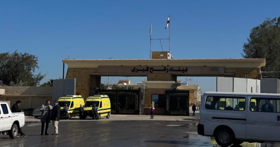 استقبال 11 حالة من مصابي غزة و33 من مرافقيهم عبر معبر رفح