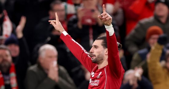 سوبوسلاي يدخل تاريخ ليفربول بهدفه ضد توتنهام في الدوري الإنجليزي