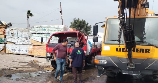 محافظ الدقهلية يوجه برفع سيارتي نقل محملة بزيت الطعام بعدما انحرفتا عن مسارهما بطريق جمصة