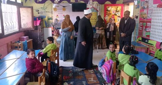 وكيل أزهر الوادى الجديد يتفقد انتظام الطلاب فى أول يوم دراسى بمعاهد المحافظة