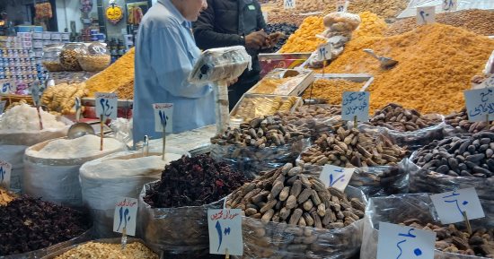 بلح ومشمشية وقمر الدين.. ياميش رمضان بسوق المنشية في الإسكندرية.. فيديو