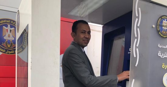 وداعا للطوابير.. ماكينة ذكية تمنحك شهادة ميلادك في دقيقة واحدة