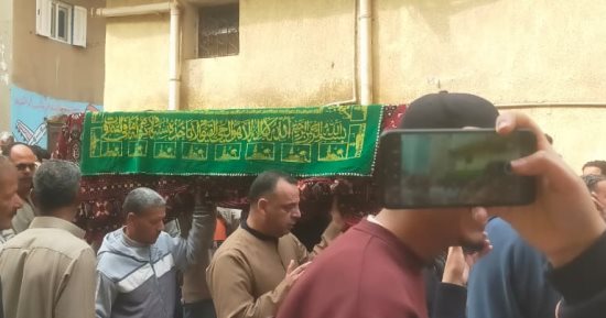 تشييع جنازة جد محمد صلاح بحضور والده وشقيقه فى الغربية.. صور