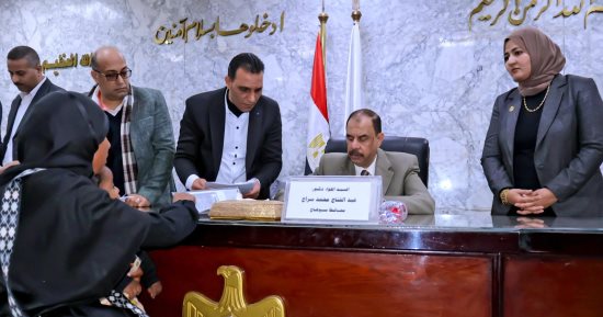 محافظ سوهاج يوجه بسرعة فحص شكاوى المواطنين فى اللقاء الجماهيرى