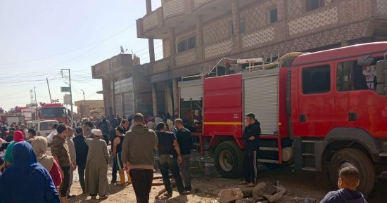 إصابة 3 أشخاص بالاختناق إثر نشوب حريق داخل مصنع مراتب بالبحيرة