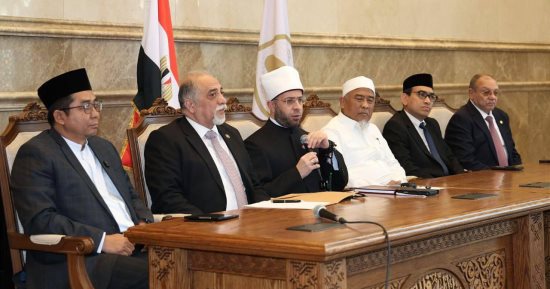 وزير الأوقاف يلتقى وفد أئمة وأساتذة إندونيسيا بمسجد مصر الكبير