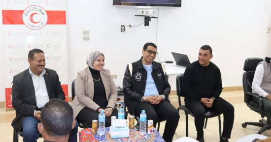 تدريب الهلال الأحمر والتأمين الصحى لرفع كفاءة مقدمى الخدمة بالأقصر.. صور