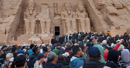 تعامد الشمس وأسرار الضوء داخل معبد أبو سمبل تبهر زوار العالم