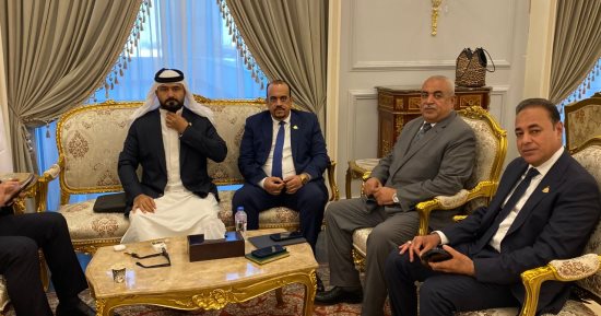 أحاديث جانبية بين النواب قبل جلسة التعديل الوزاري