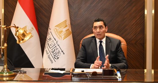 وزير الرياضة يناقش مع الأندية مديونيات المرافق فى اجتماع