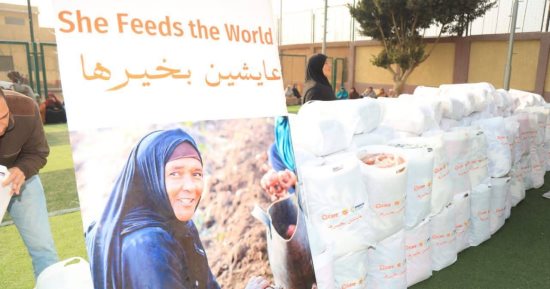 كير مصر للتنمية عضو التحالف الوطني توزع 935 بطانية لدعم مستفيدي «عايشين بخيرها» ببني سويف