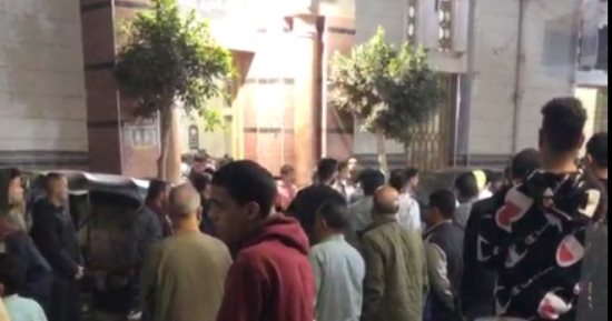 تشييع جثامين 3 أطفال أشقاء بعد وفاتهم بسبب ماس كهربائى بالمحلة.. فيديو