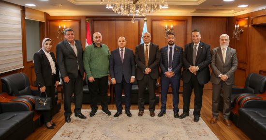 محافظ كفر الشيخ يناقش عددا من الملفات الخدمية والتنموية مع أعضاء البرلمان.. صور 
