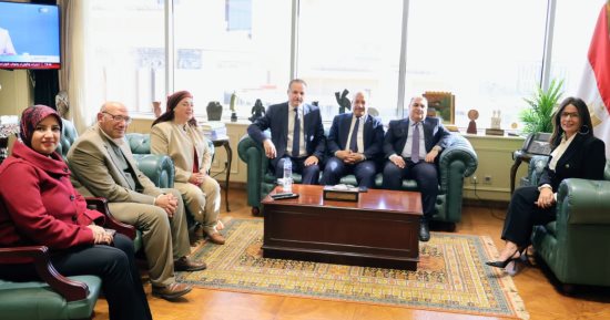 وزيرة الثقافة تؤكد فى أول اجتماع لها مضاعفة الجهد لبناء إنسان واع ومثقف.. صور
