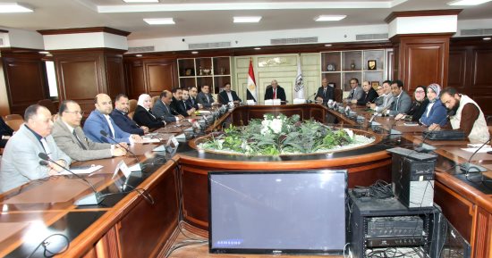 محافظ بني سويف يبحث تعظيم سبل التعاون مع أعضاء مجلسي النواب والشيوخ