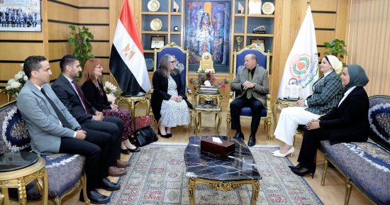 رئيس جامعة المنصورة الأهلية يستقبل وفدا من إسكتلندا لبحث التعاون فى علوم التمريض