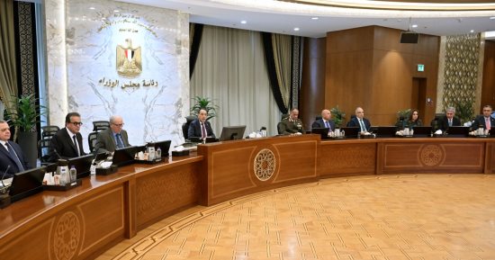 رئيس الوزراء بأول اجتماع بعد التشكيل الجديد: ضرورة العمل لتخفيف أعباء المواطنين