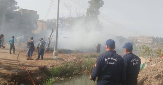 السيطرة على حريق مخلفات زراعية داخل أرض فضاء بالبحيرة